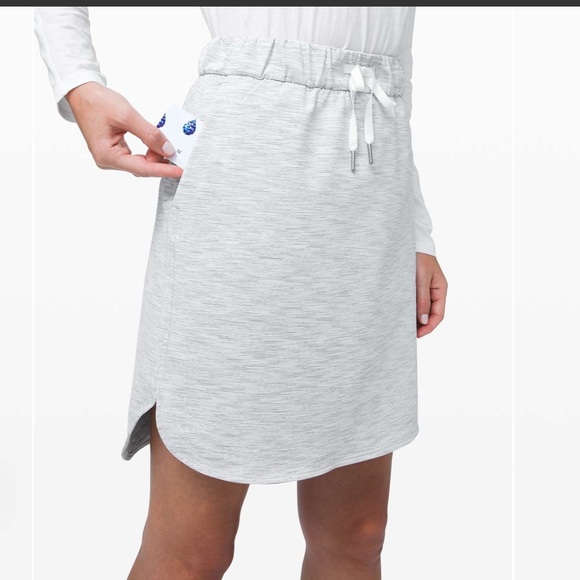 lululemon athletica Dresses & Skirts - Lululemon On the Fly Woven Skirt